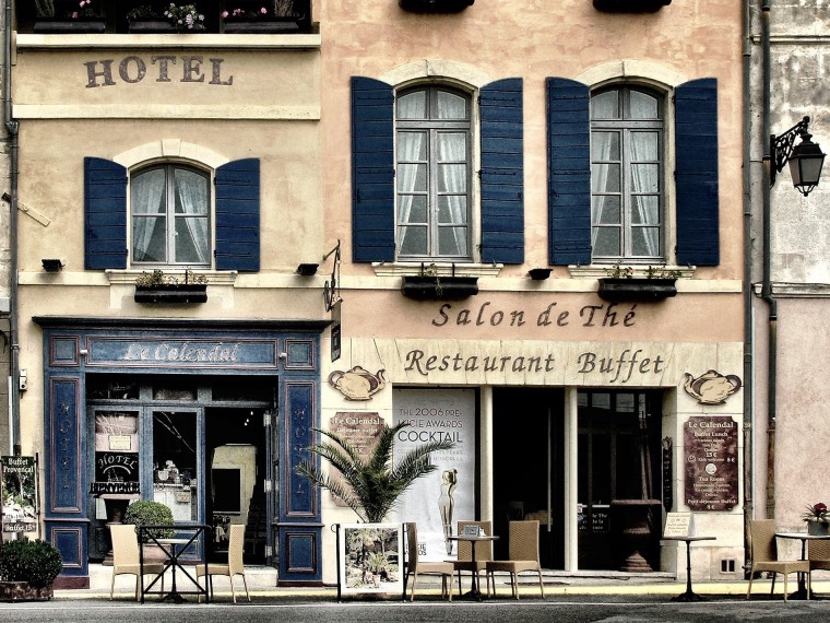 Апарт-готелі як інвестиційний тренд: переваги та ризики